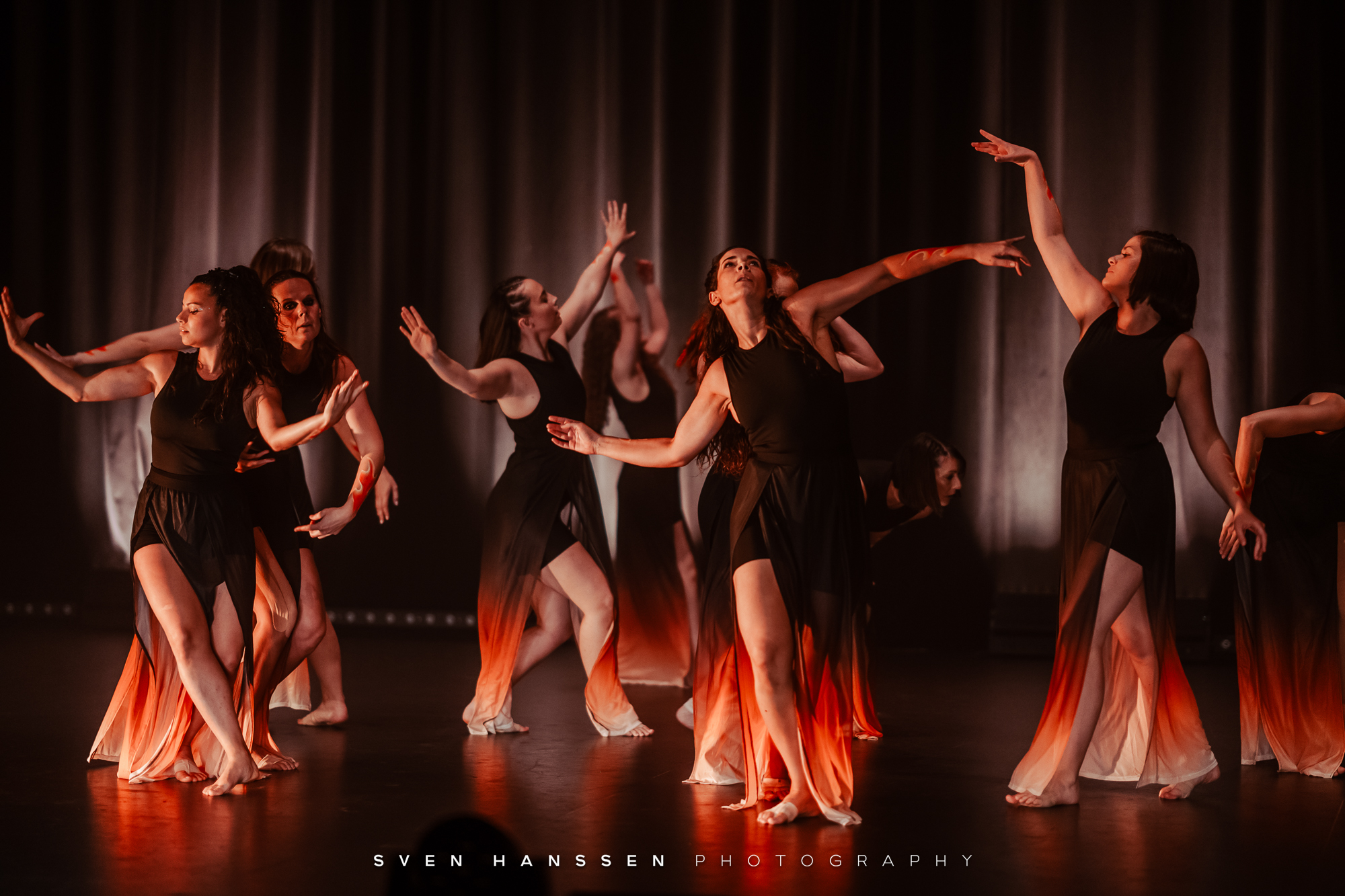 <p>BOUGEZ, VIBREZ, PROGRESSEZ !</p>
 — <p>École de danse & fitness</p>
